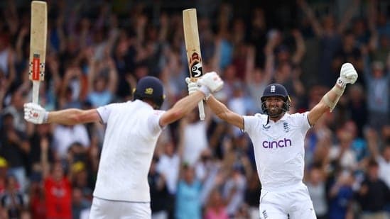 England and Australia traded blows for two sessions and the former came up with the win as they prevailed by three wickets. The win has kept England, and the series itself, alive, as they now trail 2-1 going into the fourth Test aga Old Trafford.&nbsp;