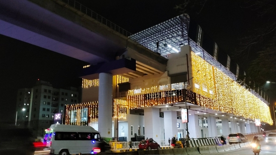 Bengaluru's Whitefield metro station illuminated with lights.(Twitter/@WF_Watcher)