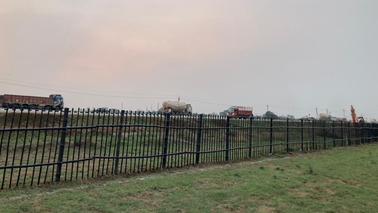 The bamboo fence along highways in India have been setup to prevent cattle from crossing the road and causing dangerous accidents. (Twitter/ @nitin_gadkari)