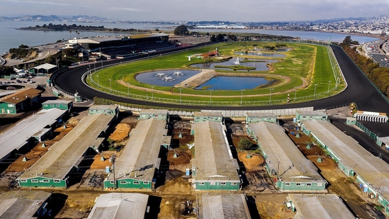 Northern California to close Golden Gate Fields racetrack this fall (Photo by Twitter/graybrigade)