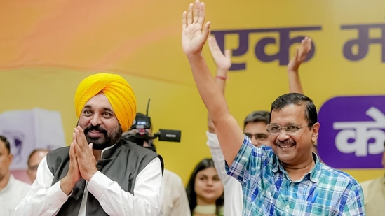 Punjab chief minister Bhagwant Mann with Delhi CM Arvind Kejriwal.(X/Aam Aadmi Party)