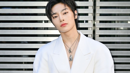 Stray Kids’ I.N turns up the heat at Paris Fashion Week. Is Jeongin the next brand ambassador for Alexander McQueen? (Photo by Twitter/StrayKidsGlobal)