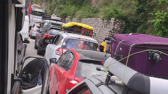 Traffic snarls witnessed in Mussoorie.(X/Ranjeet K Chaurasia)