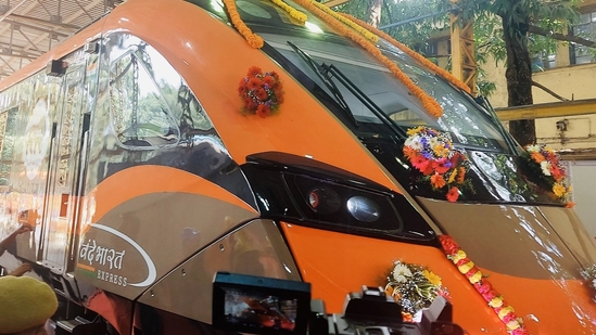 ‘Best in the world': Railway minister unveils Vande Bharat sleeper coach in Bengaluru