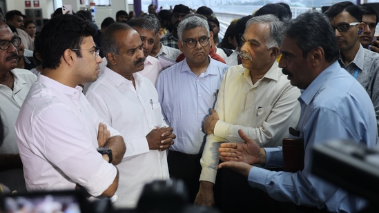 Bengaluru MPs take peak hour metro ride to understand commuter problems, submit suggestions to BMRCL for improvement