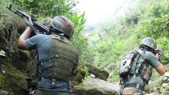 Four Army personnel have been injured in gunfight with terrorists in J&K's Kishtwar.(Representational image/Indian Army)