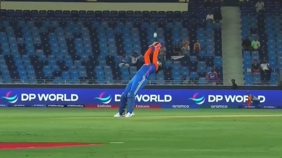 India wicketkeeper Richa Ghosh dropped a catch during match against New Zealand