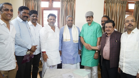 The senior leader sought Siddaramaiah's blessings, hinting that the Congress would allot the B form to Yogeshwar.