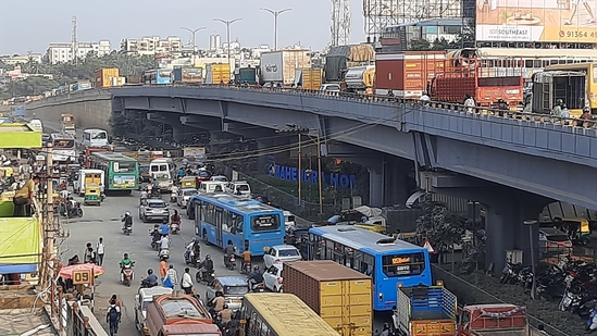 Ahead of the Diwali festival, many people leave for their hometowns, and this is believed to be the main reason for traffic in Bengaluru. (X/ @Ananthaforu)