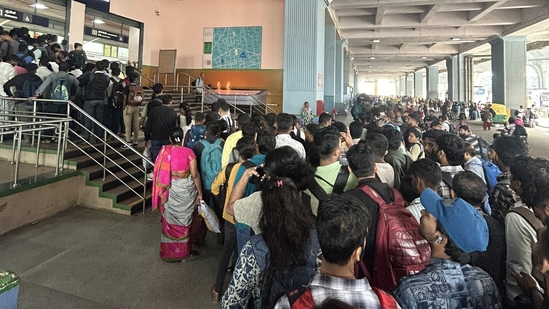 The long lines outside the metro station showed high footfalls on this stretch, and commuters demanded the opening of the Nagasandra-Madavara line, which could decrease the rush.(X/JoshiRajath)